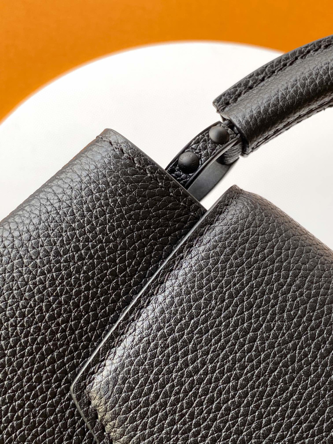 Louis Vuitton 全钢五金 变码芯片 配全套包装M25256 迷你 进口皮 本款 Capucines mini手袋采用横向构型