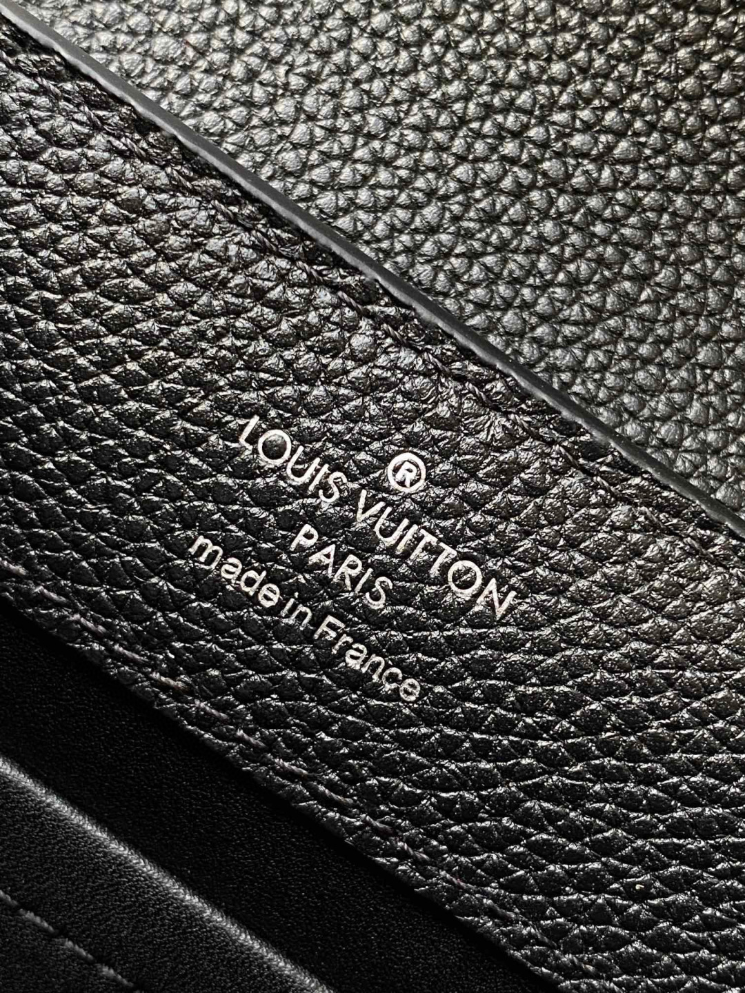 Louis Vuitton 全钢五金 变码芯片 配全套包装M25256 迷你 进口皮 本款 Capucines mini手袋采用横向构型