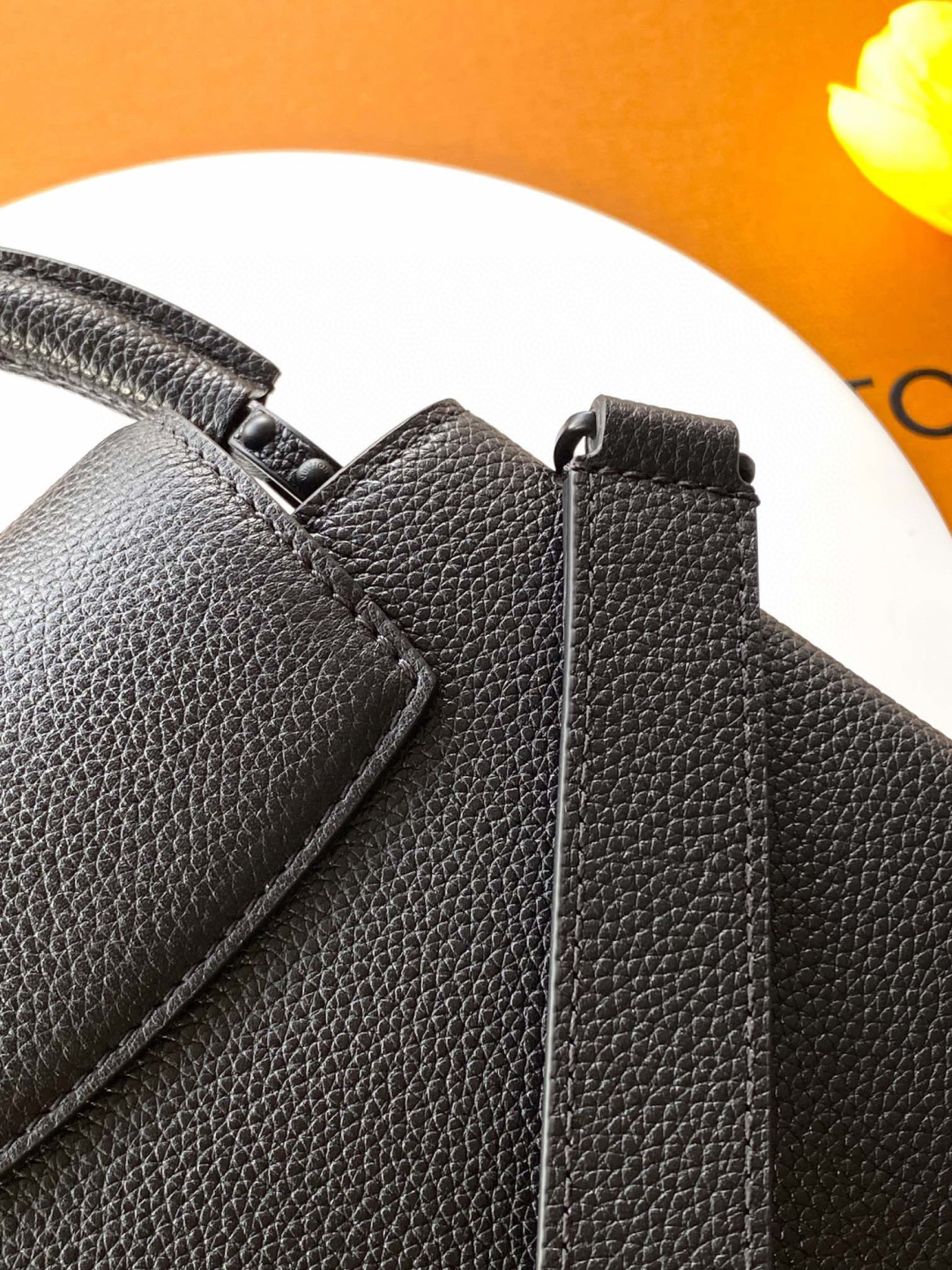 Louis Vuitton 全钢五金 变码芯片 配全套包装M25256 迷你 进口皮 本款 Capucines mini手袋采用横向构型