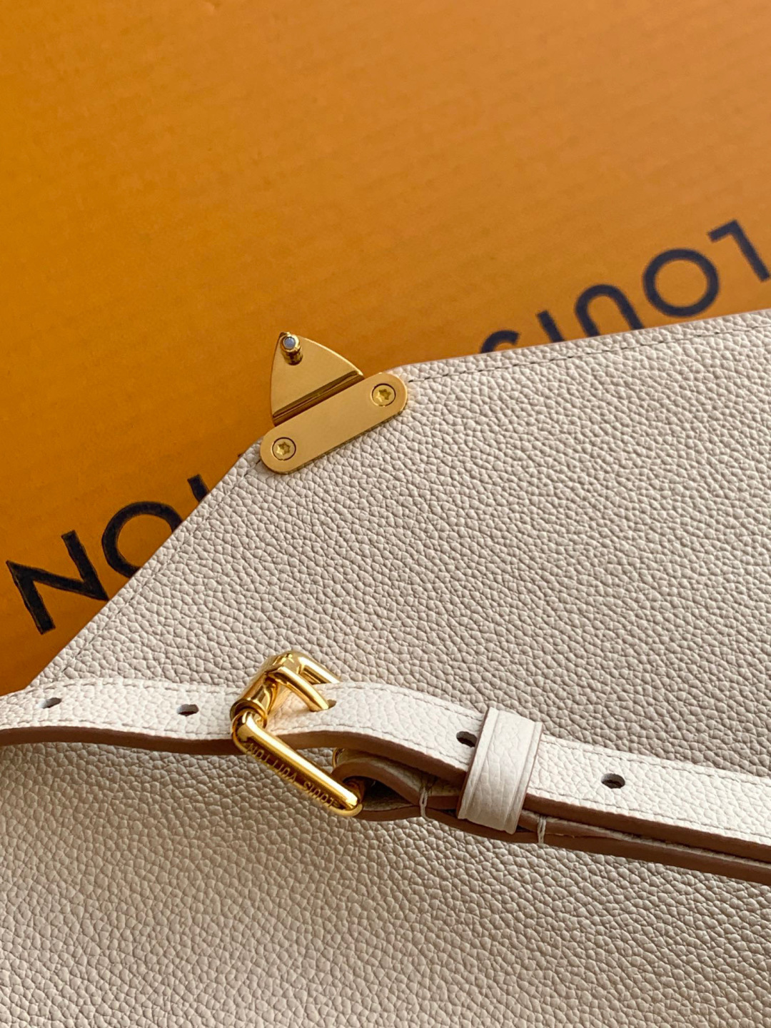 Louis Vuitton 全钢变码芯片M14977奶油色