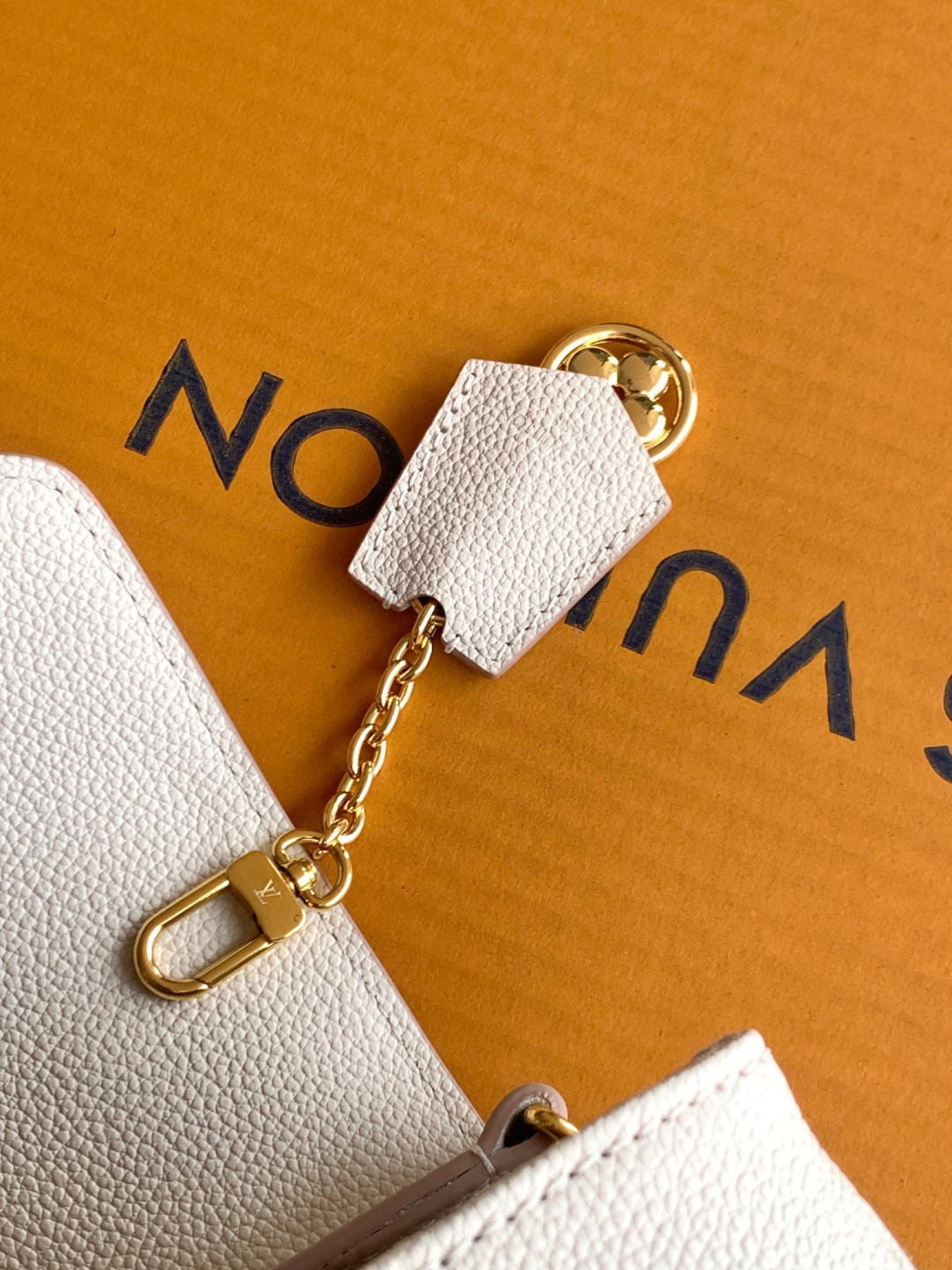 Louis Vuitton 全钢变码芯片M14977奶油色