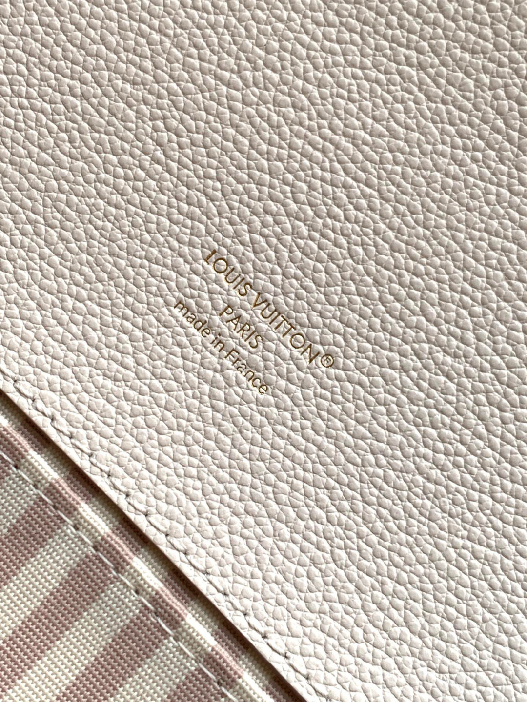 Louis Vuitton 全钢变码芯片M14977奶油色