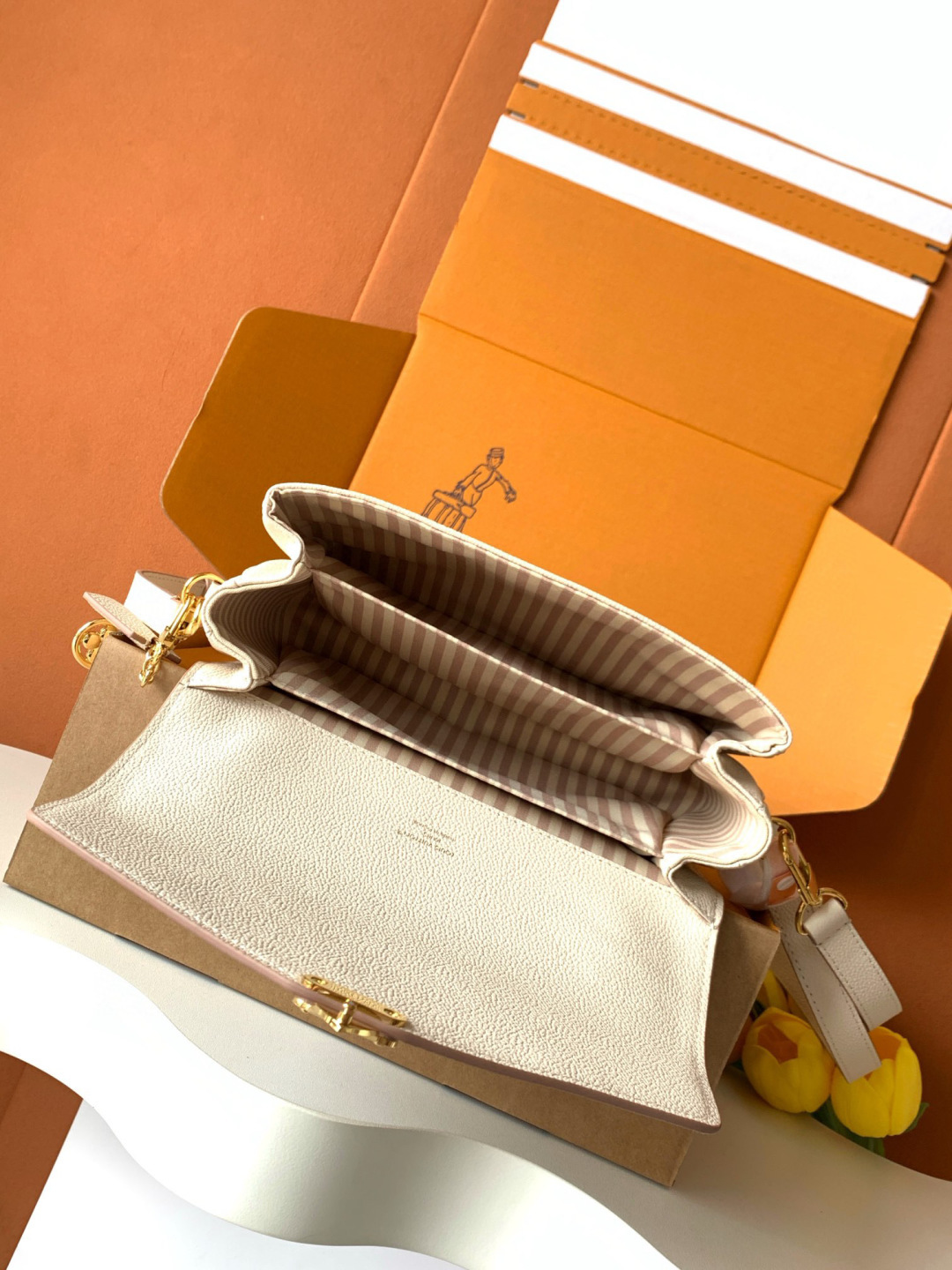 Louis Vuitton 全钢变码芯片M14977奶油色
