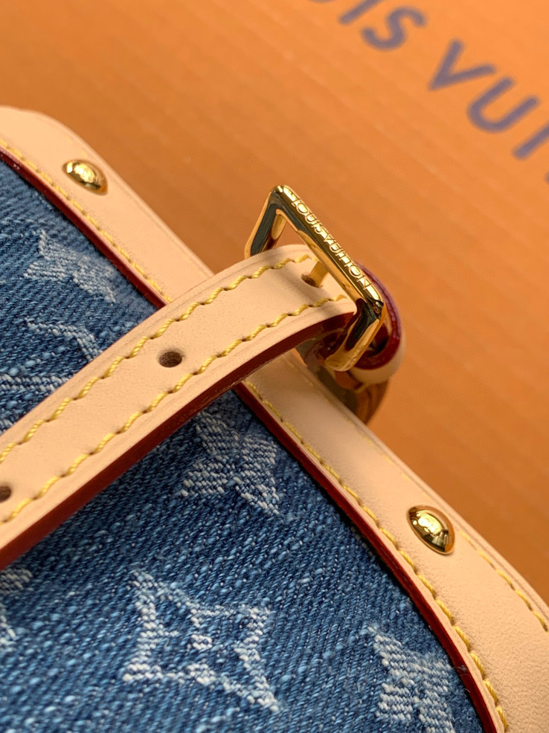 Louis Vuitton 全钢 M83043 牛仔這款Nano Noé背包於今季煥然一新 用上現代風格的Denim藍色