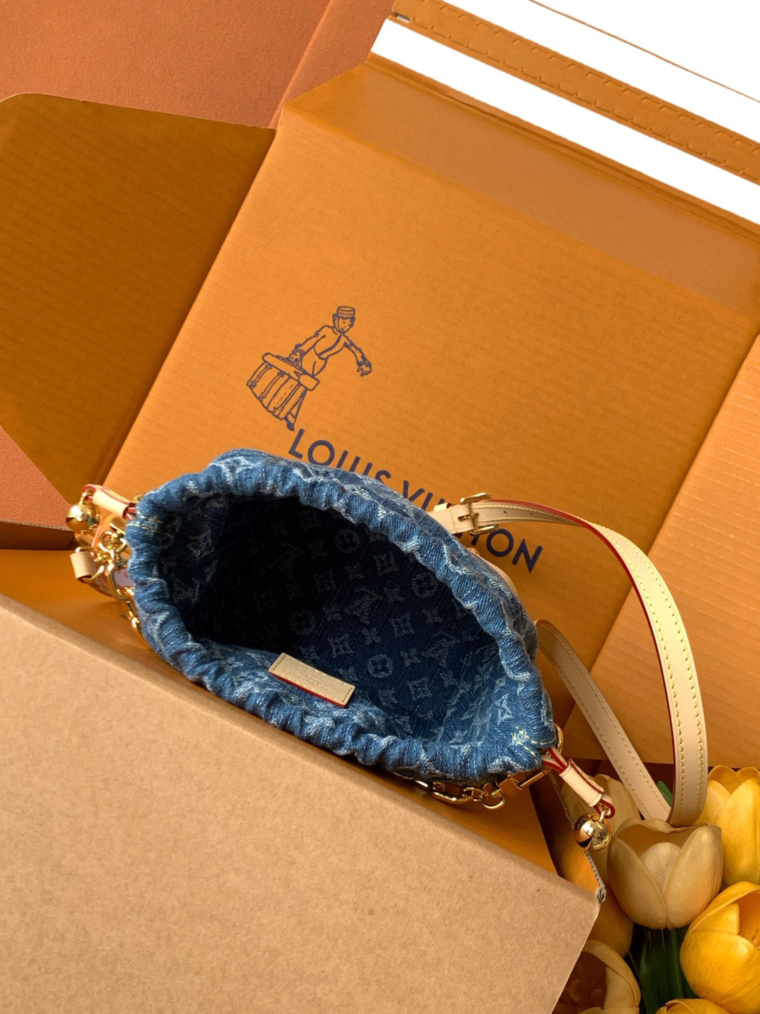 Louis Vuitton 全钢 M83043 牛仔這款Nano Noé背包於今季煥然一新 用上現代風格的Denim藍色