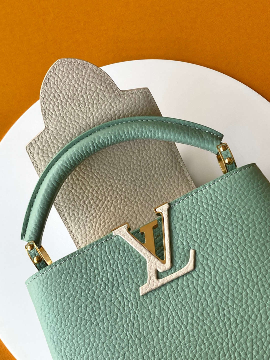 Louis Vuitton 全钢五金（163C芯片版）【进口牛皮 M23951绿配珍珠白金】Capucines mini 手袋