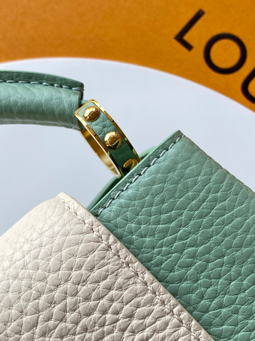 Louis Vuitton 全钢五金（163C芯片版）【进口牛皮 M23951绿配珍珠白金】Capucines mini 手袋