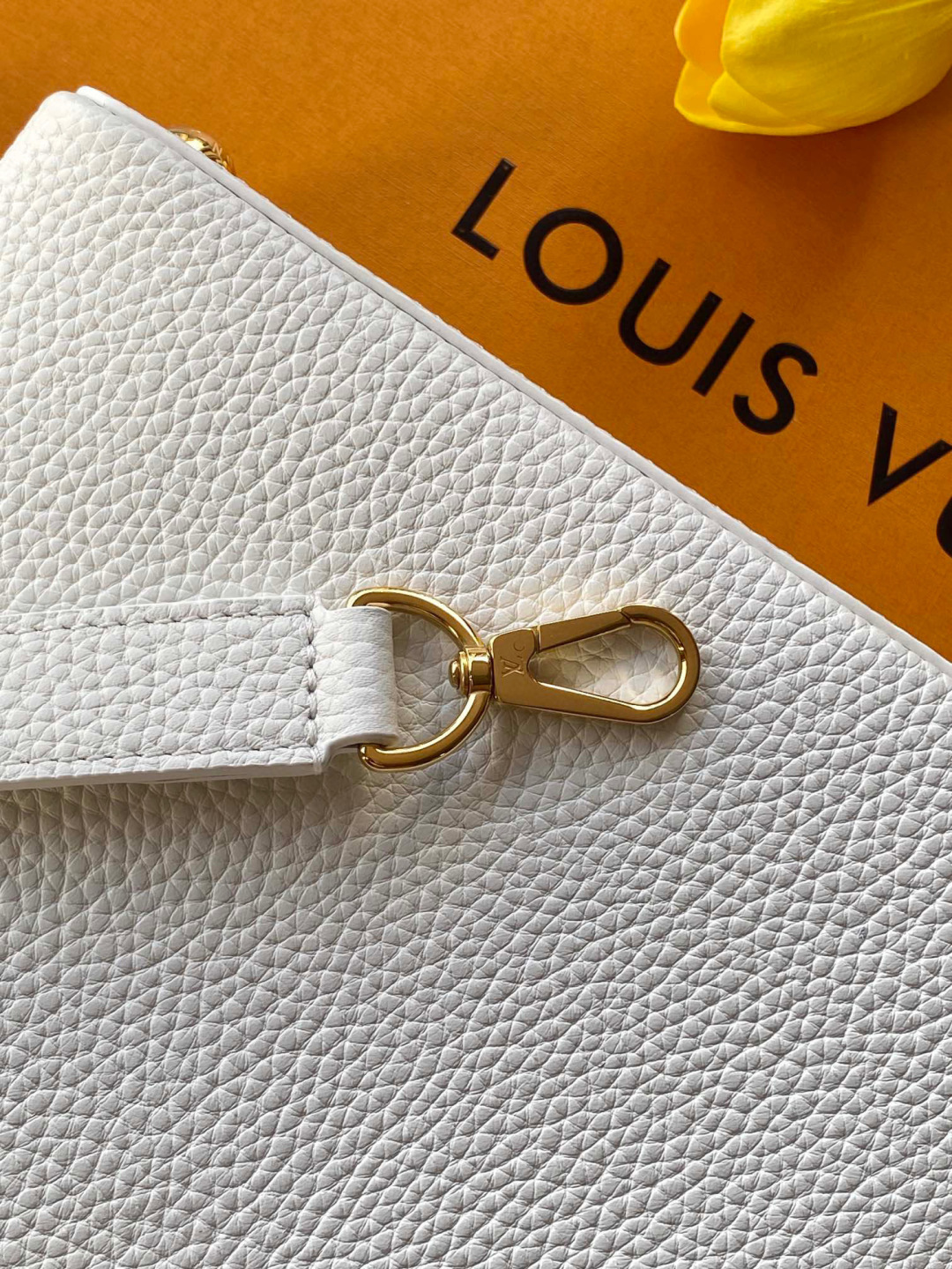 Louis Vuitton 全钢 M12345 白色金 进口牛皮动态芯片 本款 Capucines BB 手袋出自 Trilogy 系列