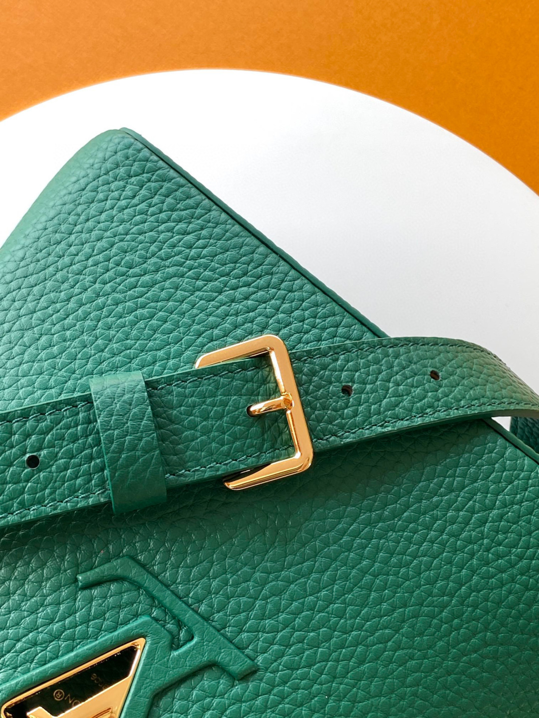 Louis Vuitton 全钢 M11906 绿色金 进口牛皮动态芯片 本款 Capucines BB 手袋出自 Trilogy 系列