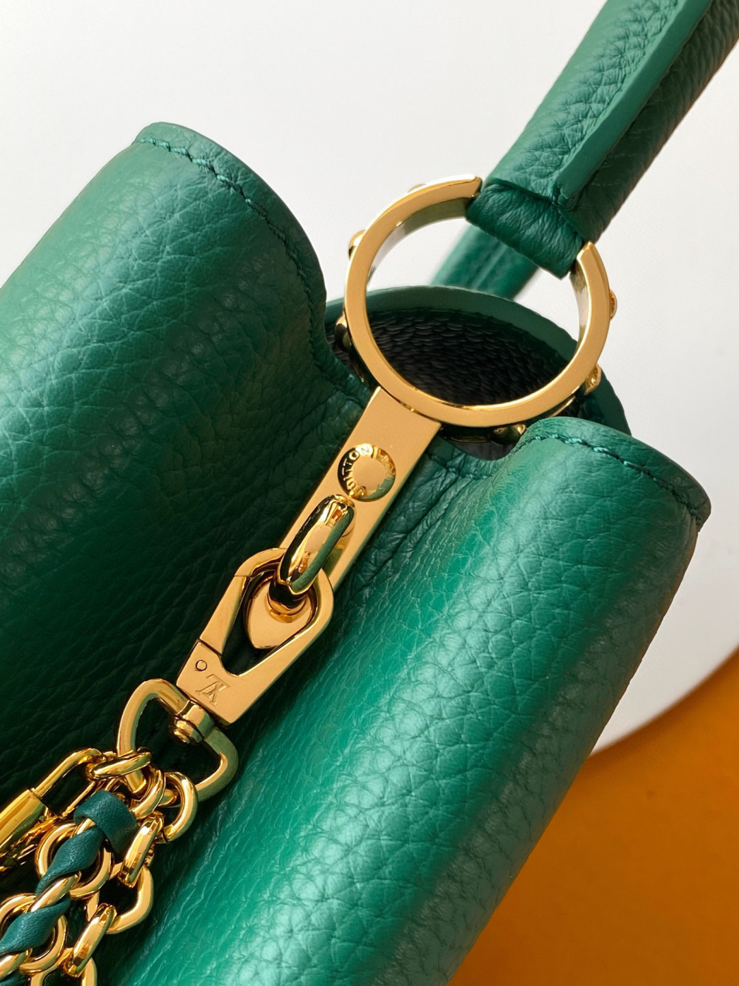 Louis Vuitton 全钢 M12345 绿色金 进口牛皮动态芯片 本款 Capucines BB 手袋出自 Trilogy 系列