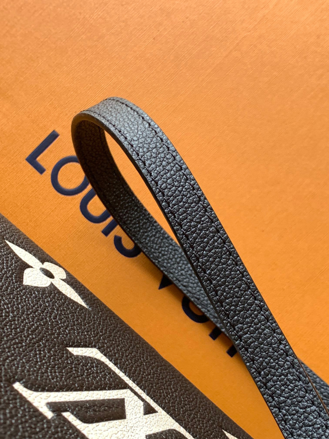 Louis Vuitton OnTheGo 小号手袋