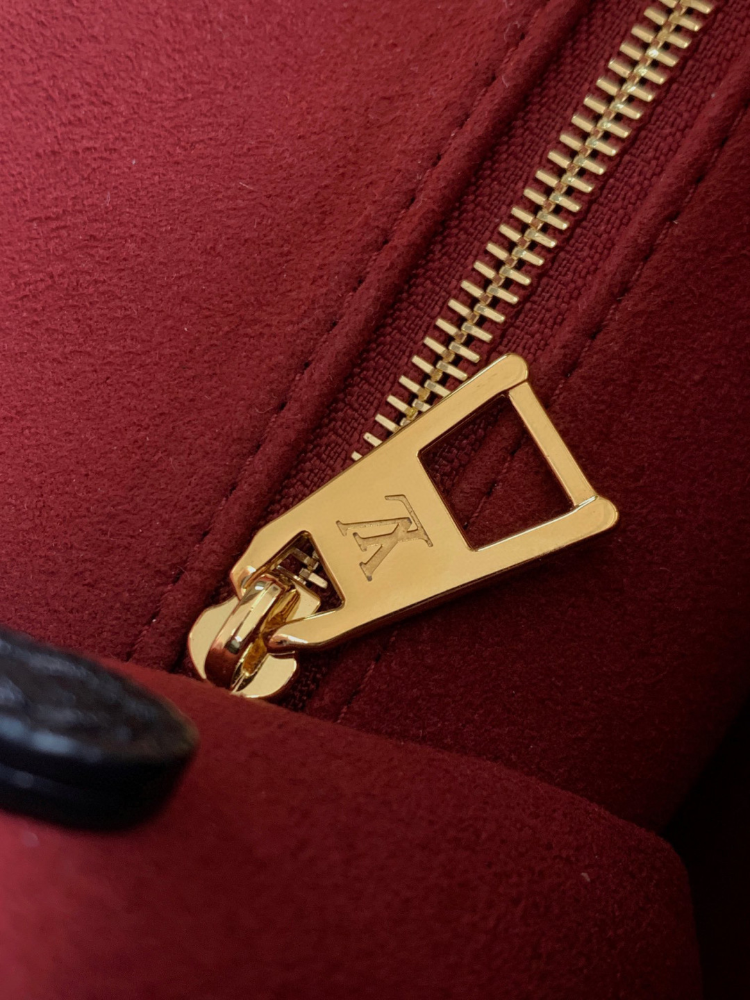 Louis Vuitton OnTheGo 小号手袋