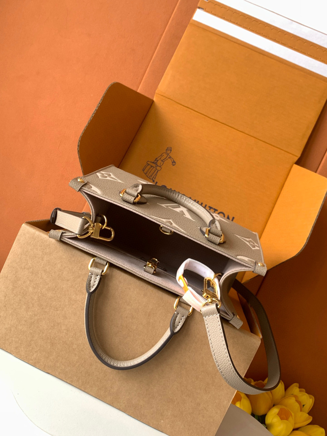Louis Vuitton OnTheGo 小号手袋