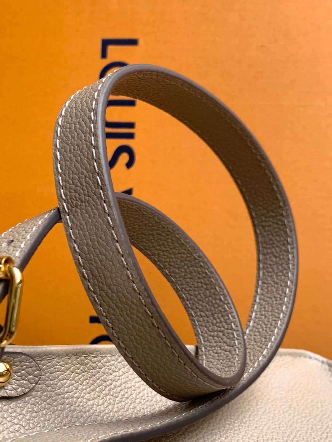 Louis Vuitton OnTheGo 小号手袋