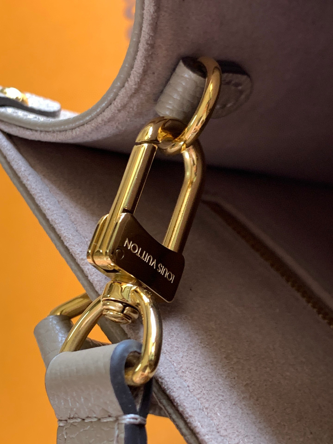 Louis Vuitton OnTheGo 小号手袋