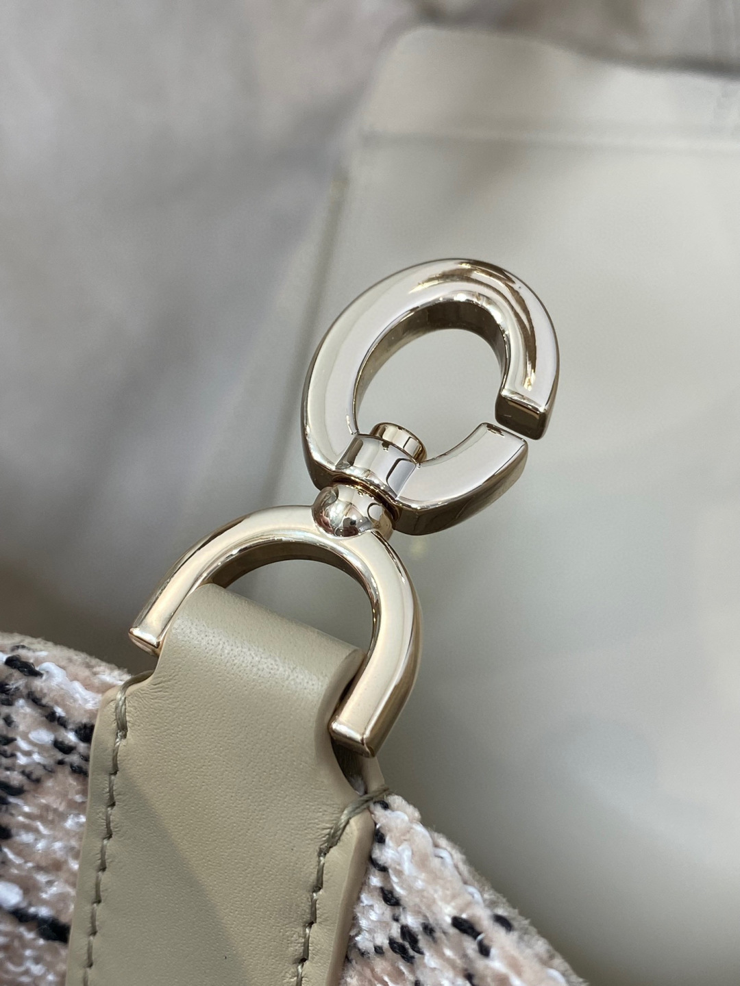 Dior 中号Toujours粗花呢系列 富家千金风 同样的单品不同的风格 独特的材质