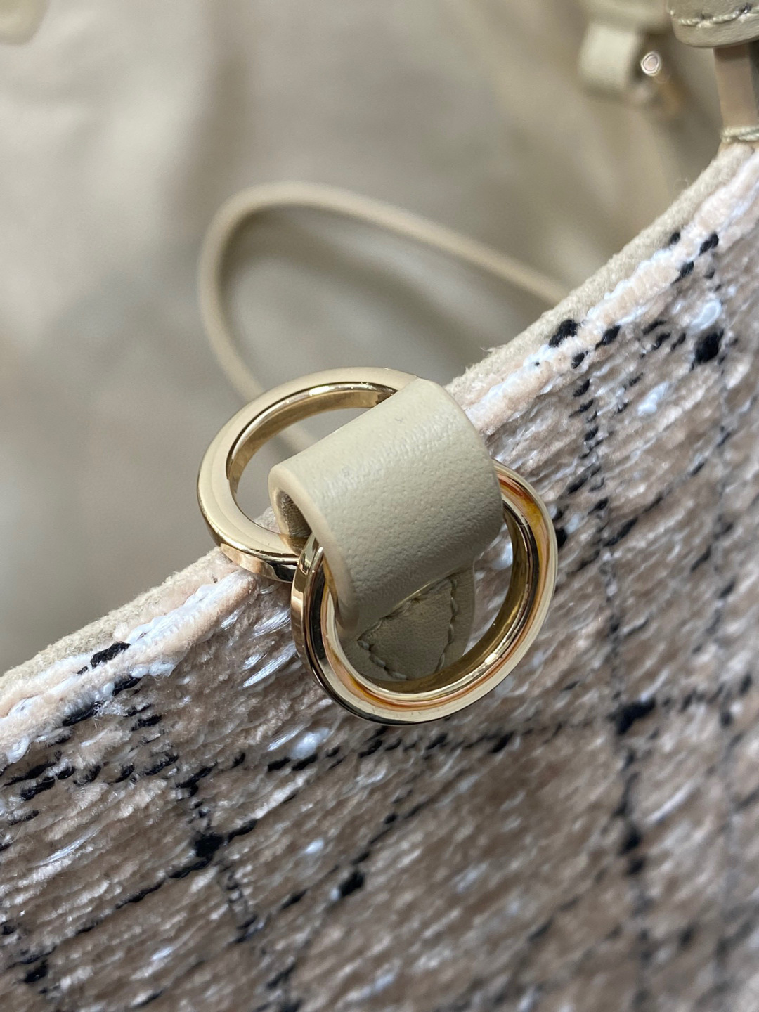 Dior 中号Toujours粗花呢系列 富家千金风 同样的单品不同的风格 独特的材质
