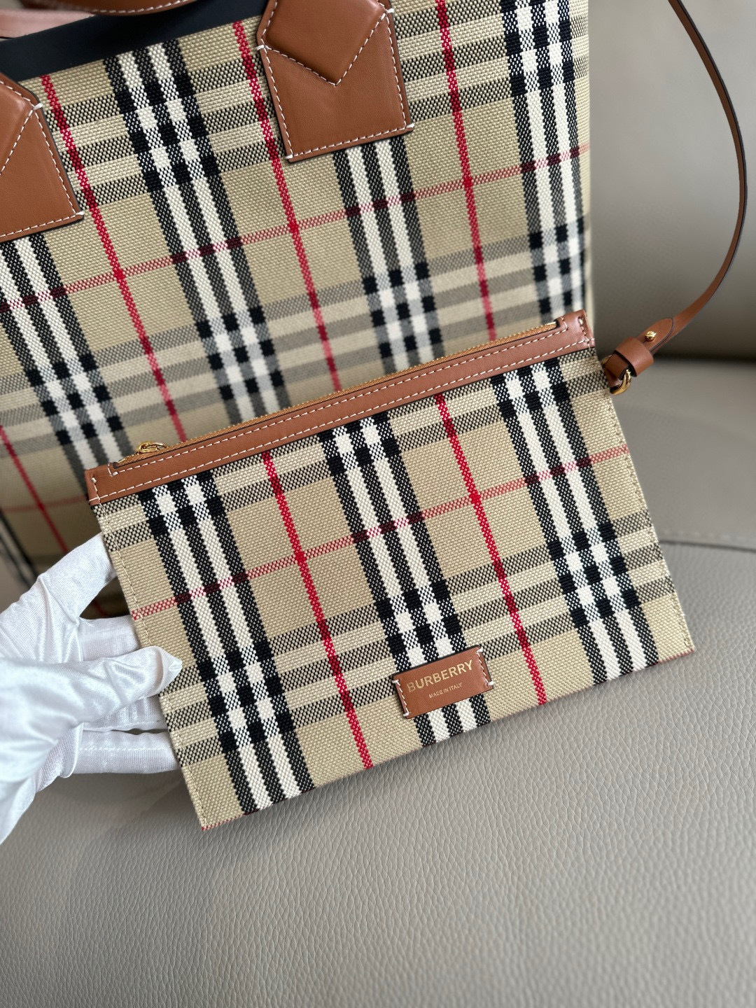 Burberry bur双面托特包