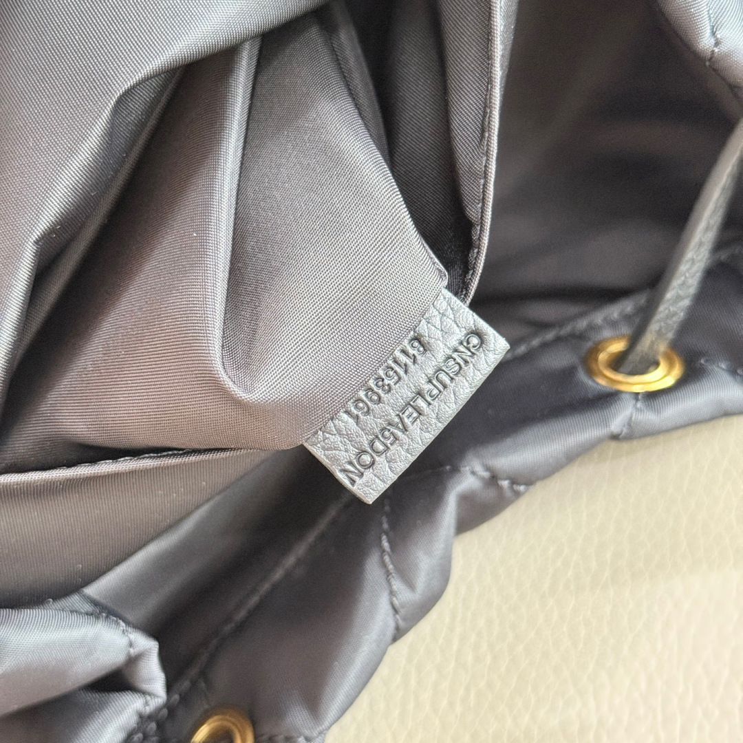 Burberry B家最新Horseshoe 双肩包 汲取英伦田园雅致灵感 选用绗缝尼龙面料打造