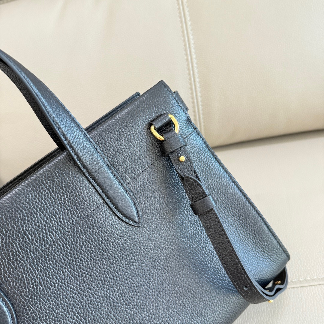 Burberry 中号 B家新款托特包 用于意大利进口粒纹小牛皮面料打造 搭配棉质混纺内衬