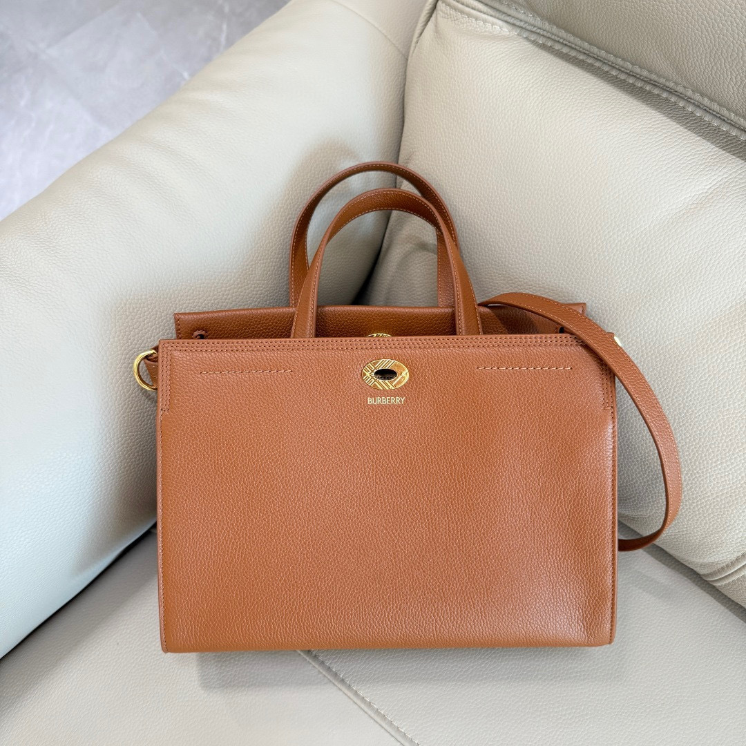 Burberry 中号 B家新款托特包 用于意大利进口粒纹小牛皮面料打造 搭配棉质混纺内衬