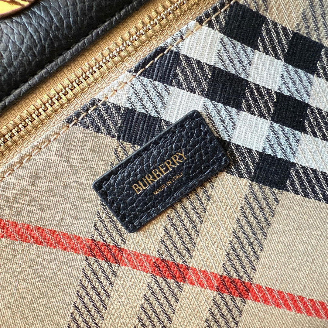 Burberry 大号 B家新款托特包 用于意大利进口粒纹小牛皮面料打造 搭配棉质混纺内衬