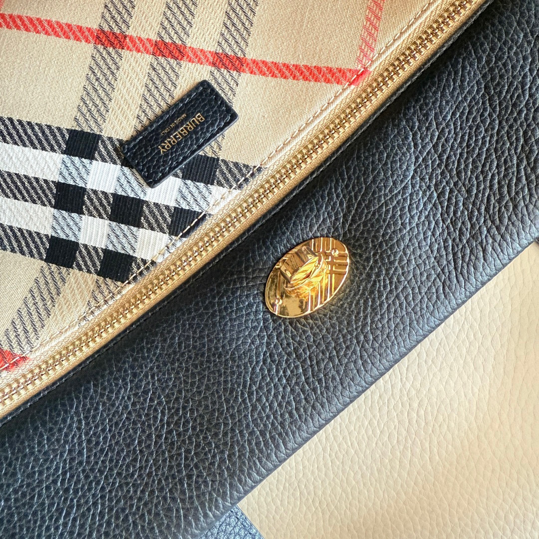 Burberry 大号 B家新款托特包 用于意大利进口粒纹小牛皮面料打造 搭配棉质混纺内衬