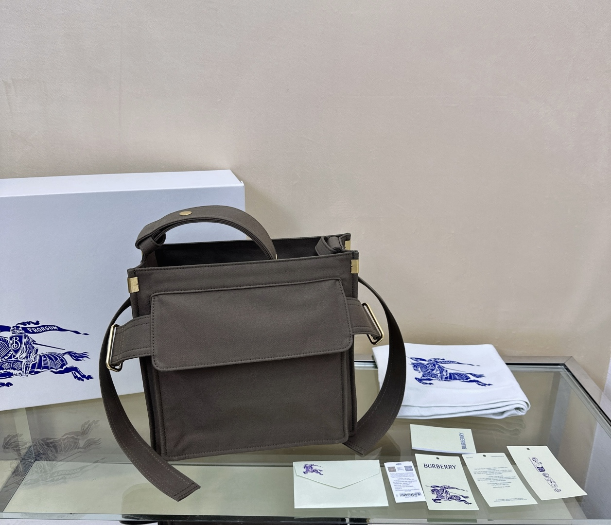 25 new products debut Burberry's latest trench coat fabric small tote bag Made of cotton blended fabric, inspired by Burberry's iconic trench coa