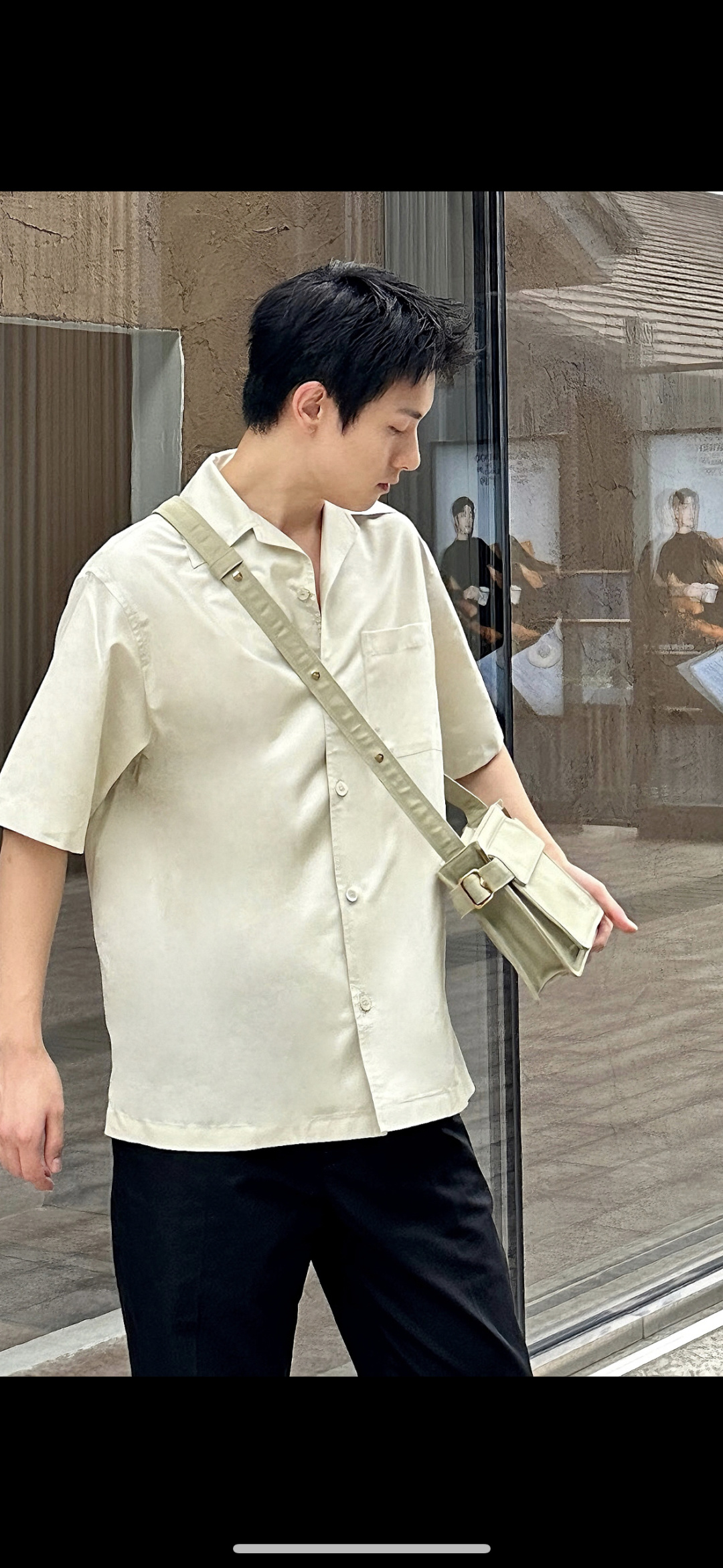 Burberry Wow, this little bag is so easy to carry.
