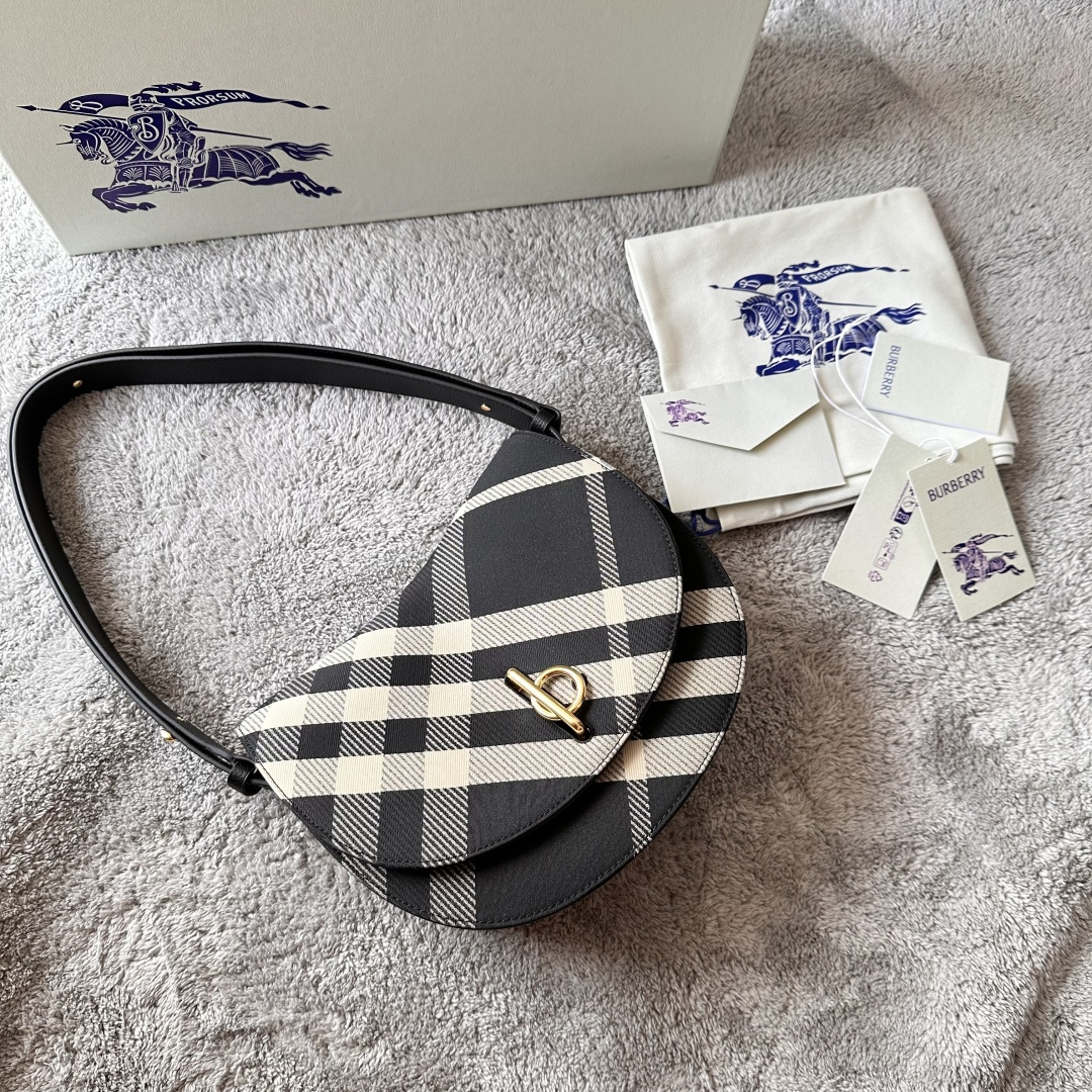 burberry original factory releases latest wool stand-up bag