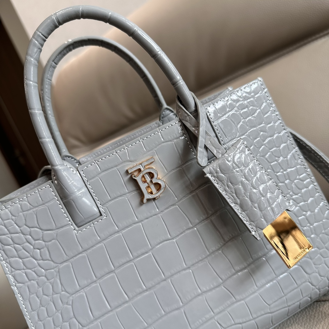 Burberry トートバッグ - イタリア製鳄魚革使用・多機能デザイン