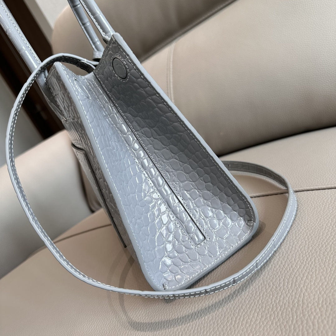 Burberry トートバッグ - イタリア製鳄魚革使用・多機能デザイン