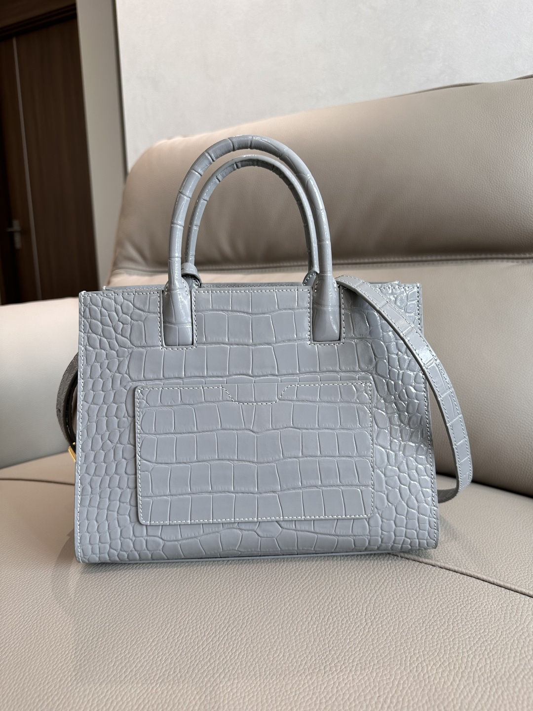 Burberry トートバッグ - イタリア製鳄魚革使用・多機能デザイン