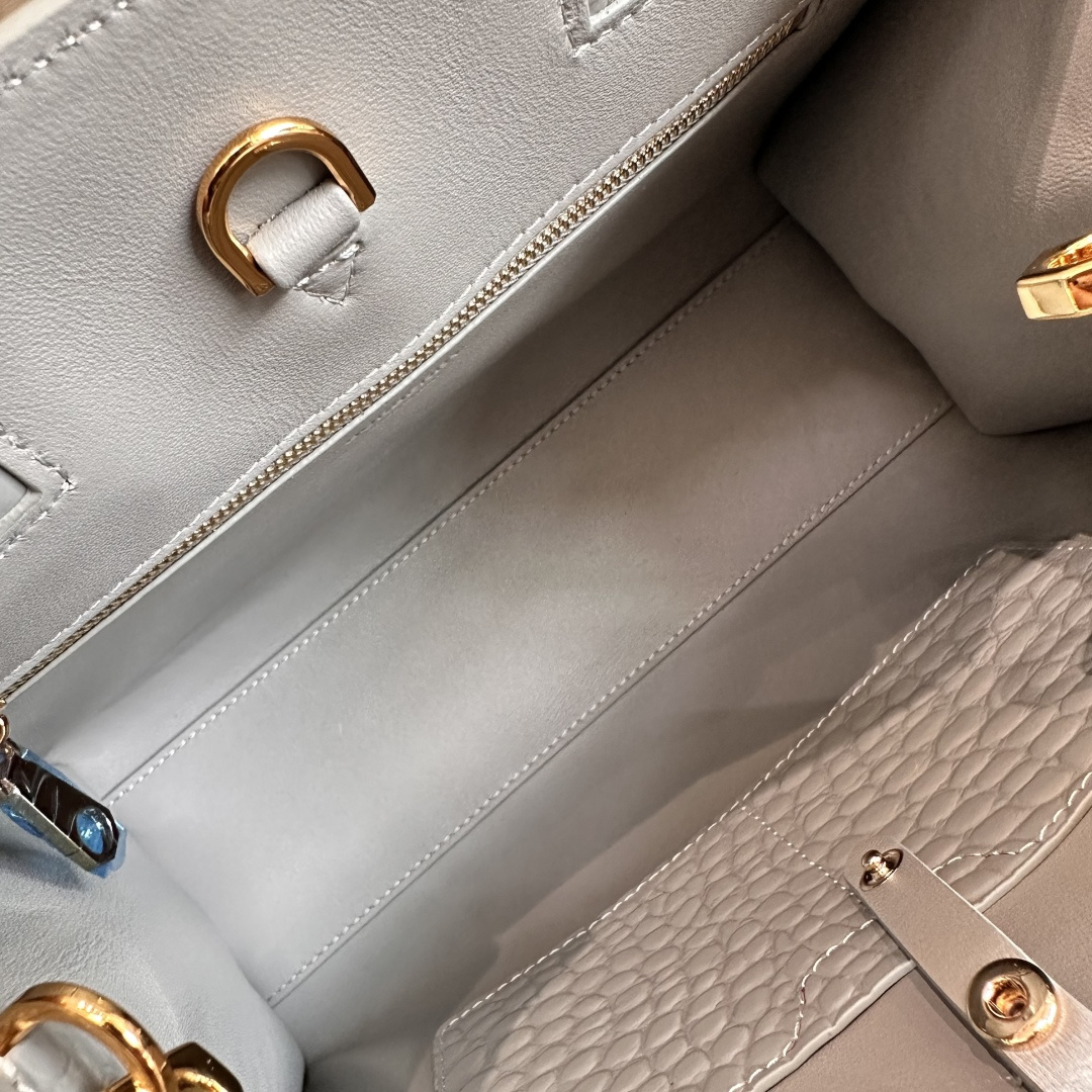 Burberry トートバッグ - イタリア製鳄魚革使用・多機能デザイン