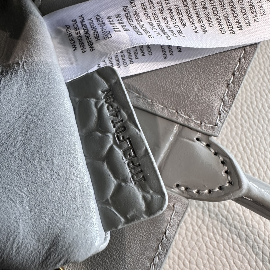 Burberry トートバッグ - イタリア製鳄魚革使用・多機能デザイン