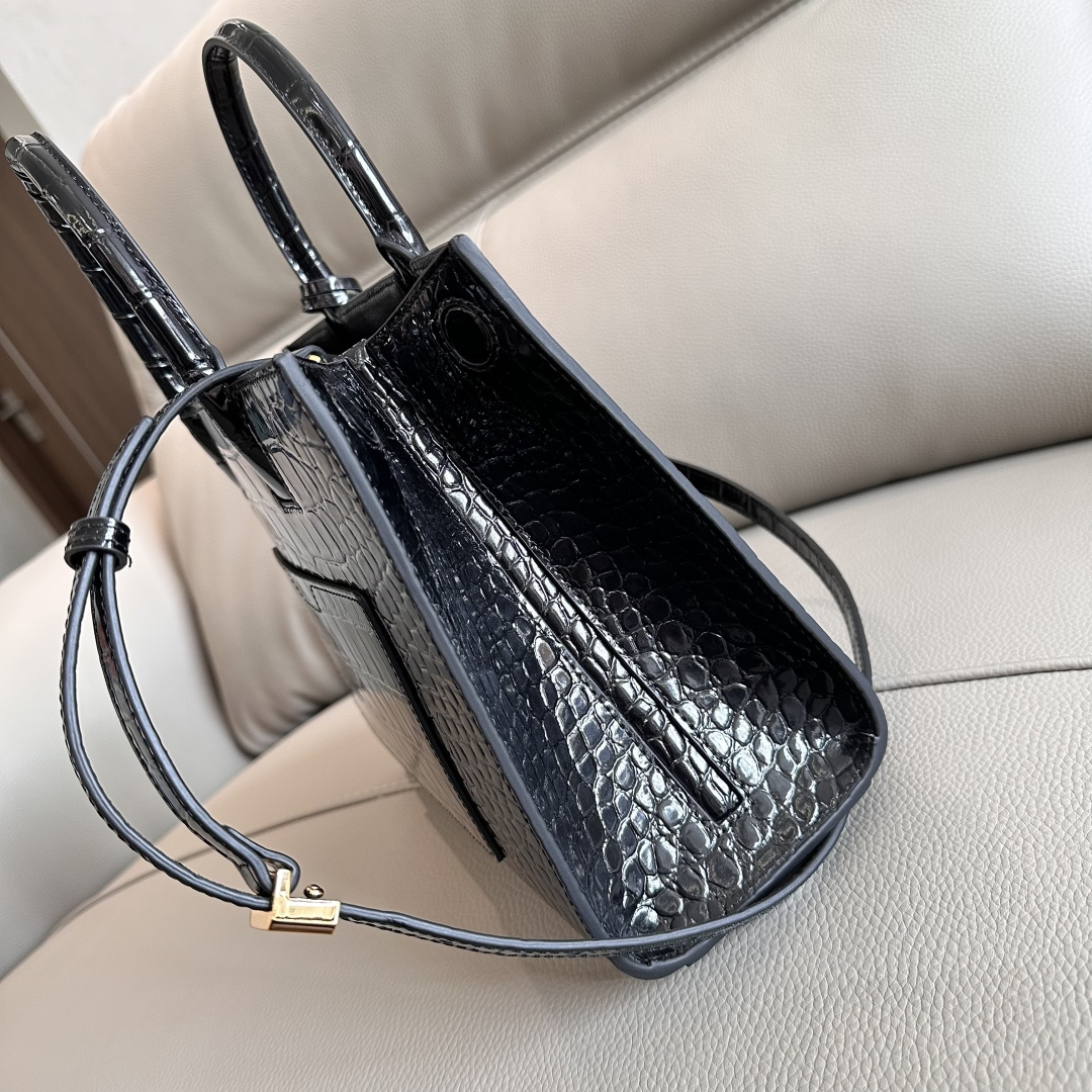 Burberry トートバッグ - イタリア製クロコダイル風レザー使用の洗練されたデザイン