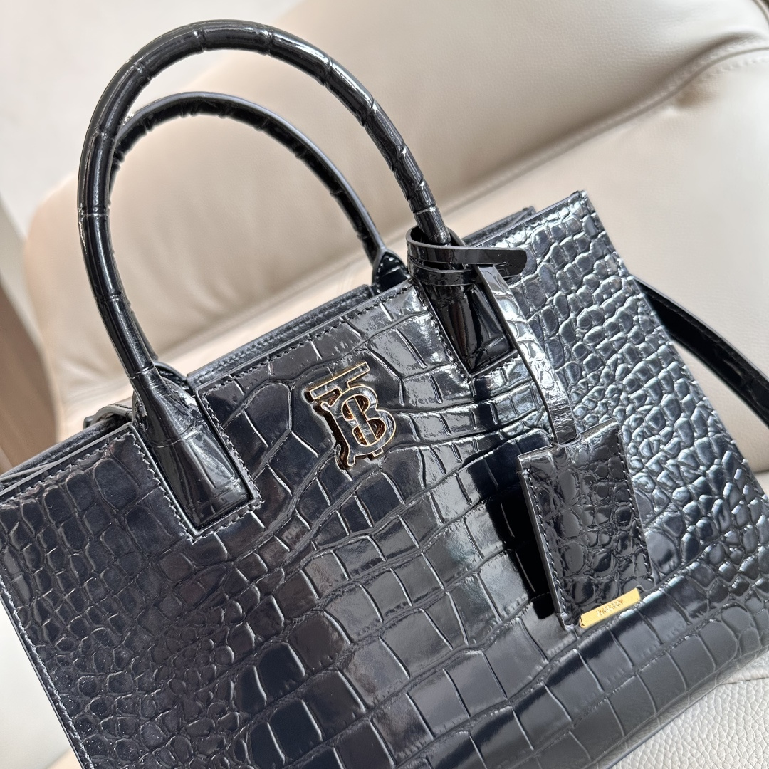 Burberry トートバッグ - イタリア製クロコダイル風レザー使用の洗練されたデザイン