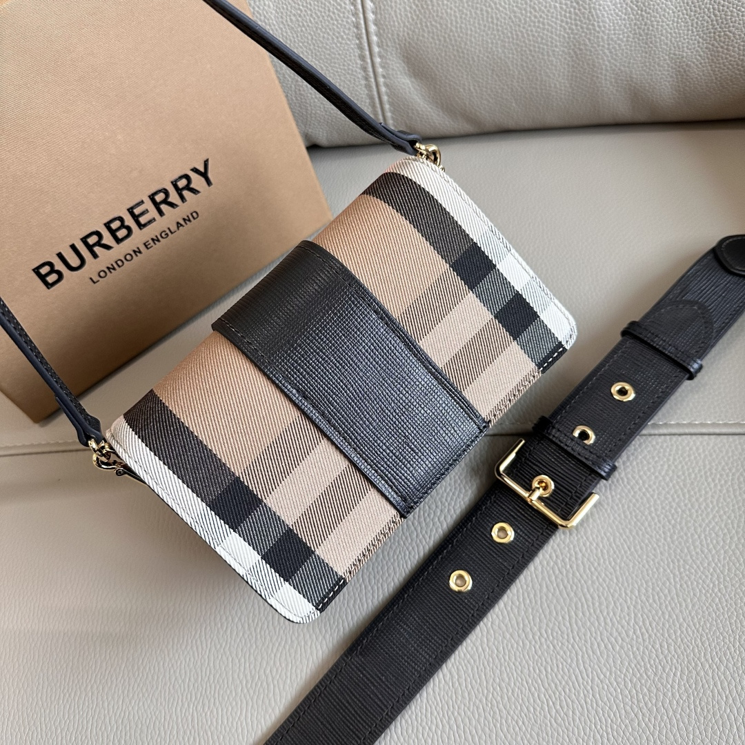 Burberry Special grade original leather Bjia The Buckle bag more details