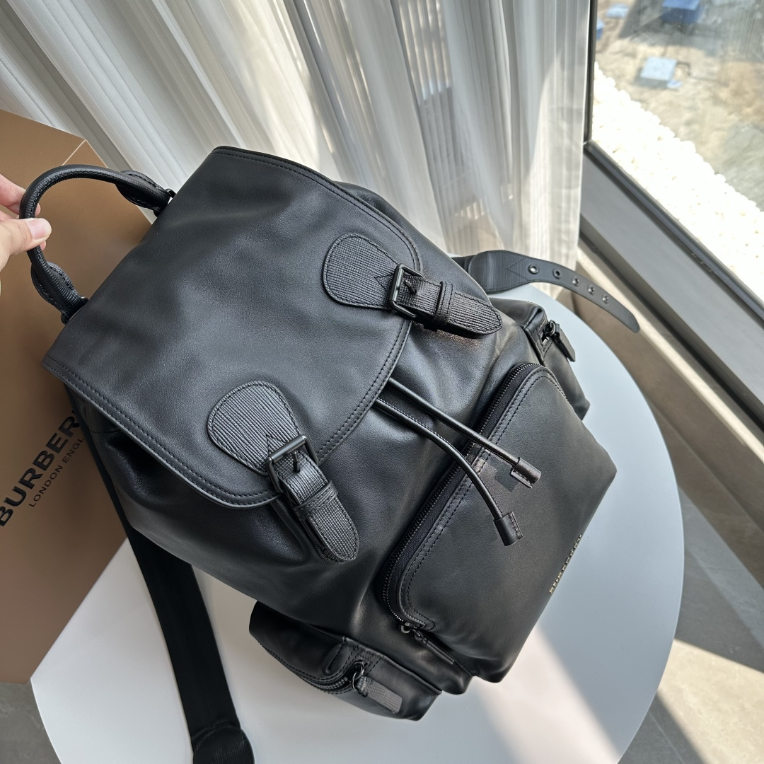Черный рюкзак из натуральной кожи Burberry