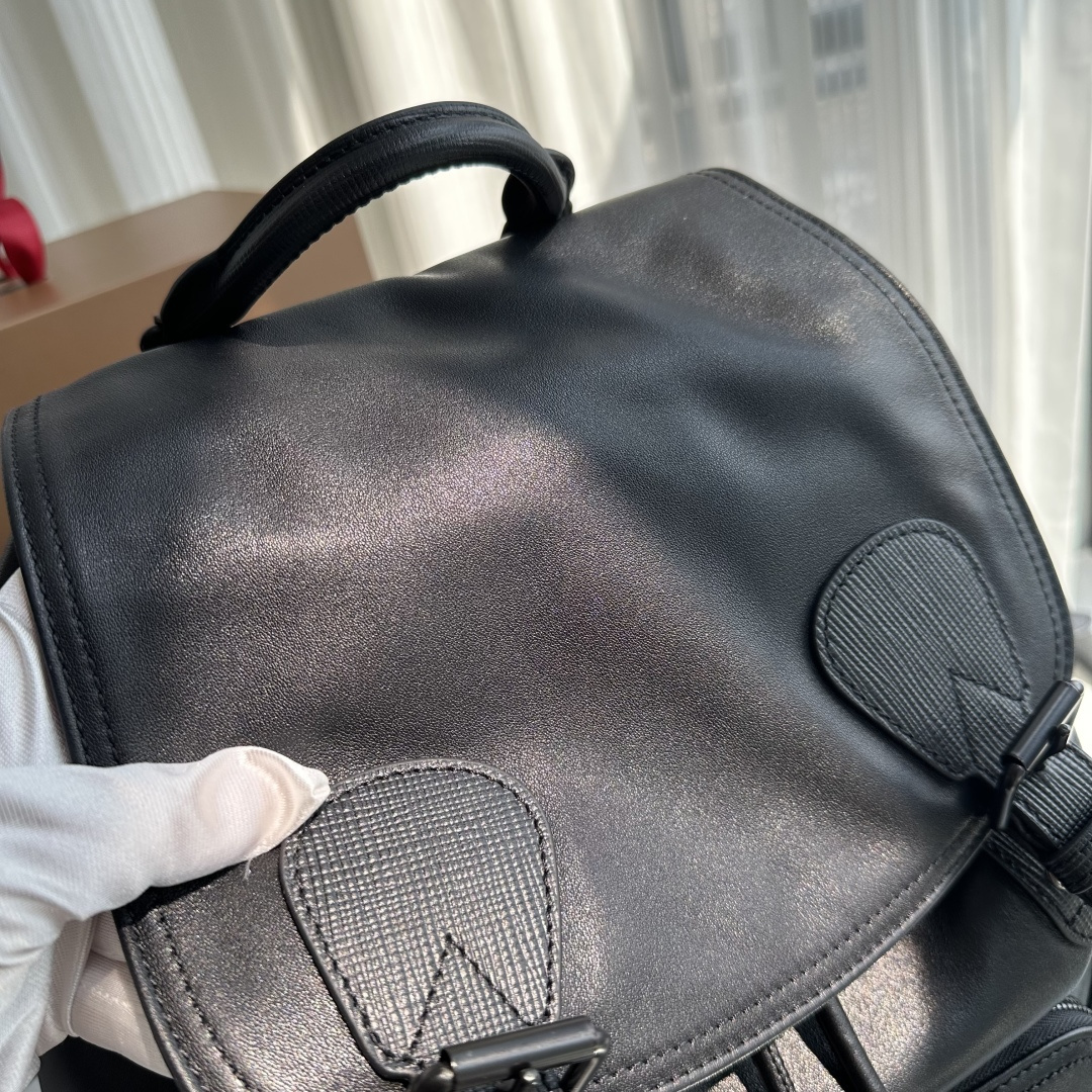 Черный рюкзак из натуральной кожи Burberry