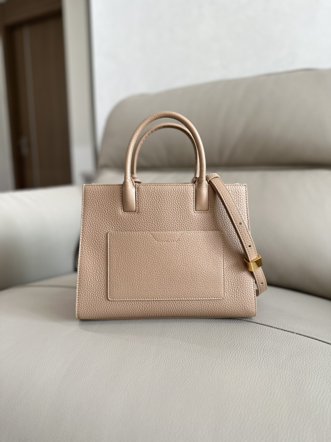 Burberry トートバッグ - イタリア製牛革と多機能デザイン