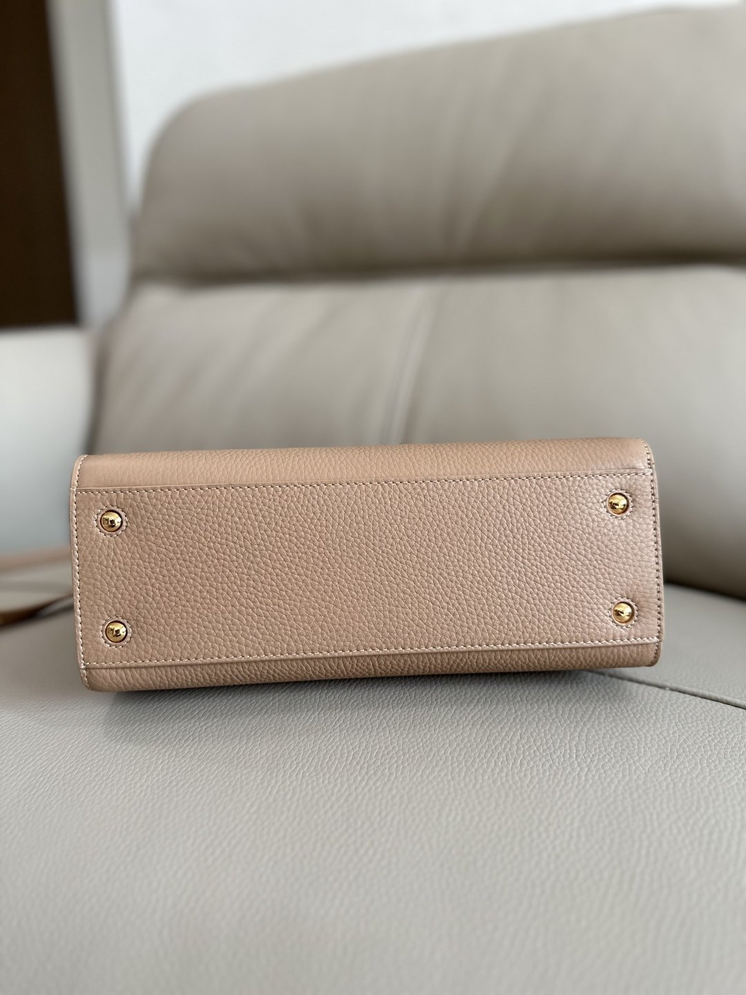 Burberry トートバッグ - イタリア製牛革と多機能デザイン