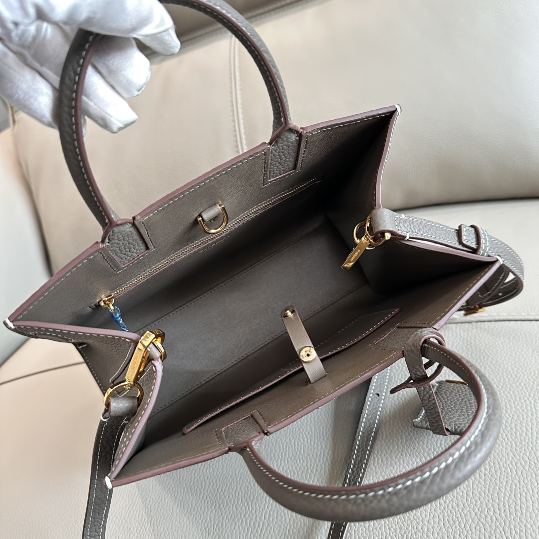 Burberry トートバッグ - イタリア製レザーと複数ポケット付き