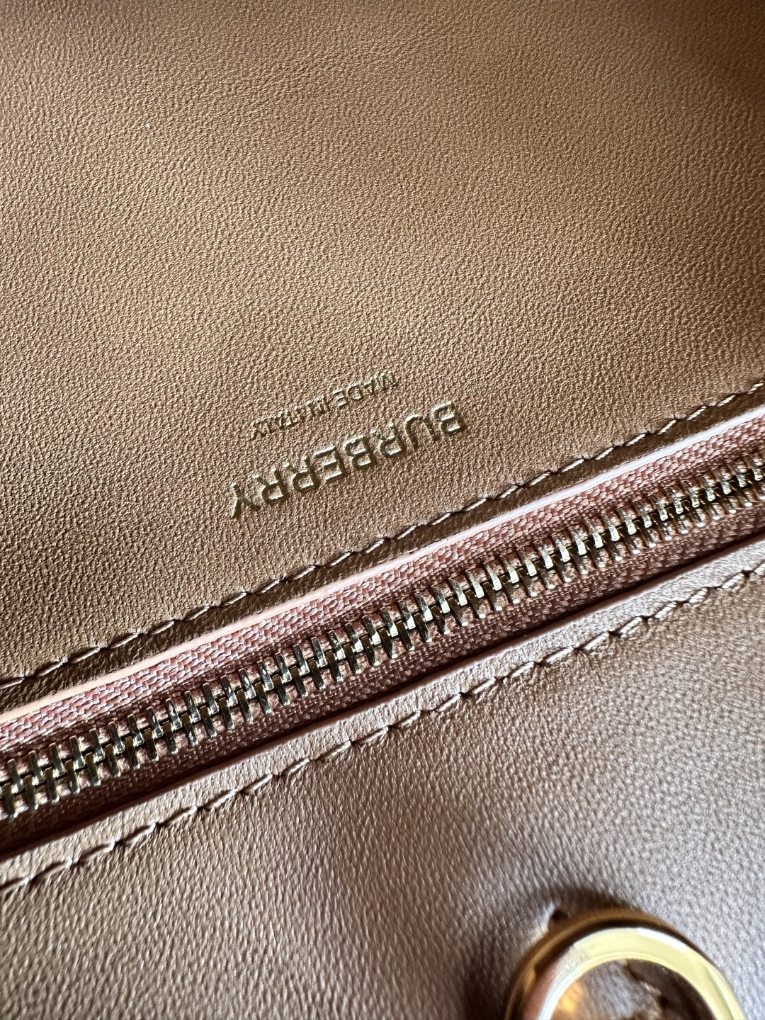 Burberry 托特バッグ - イタリア製レザー、洗練されたデザイン