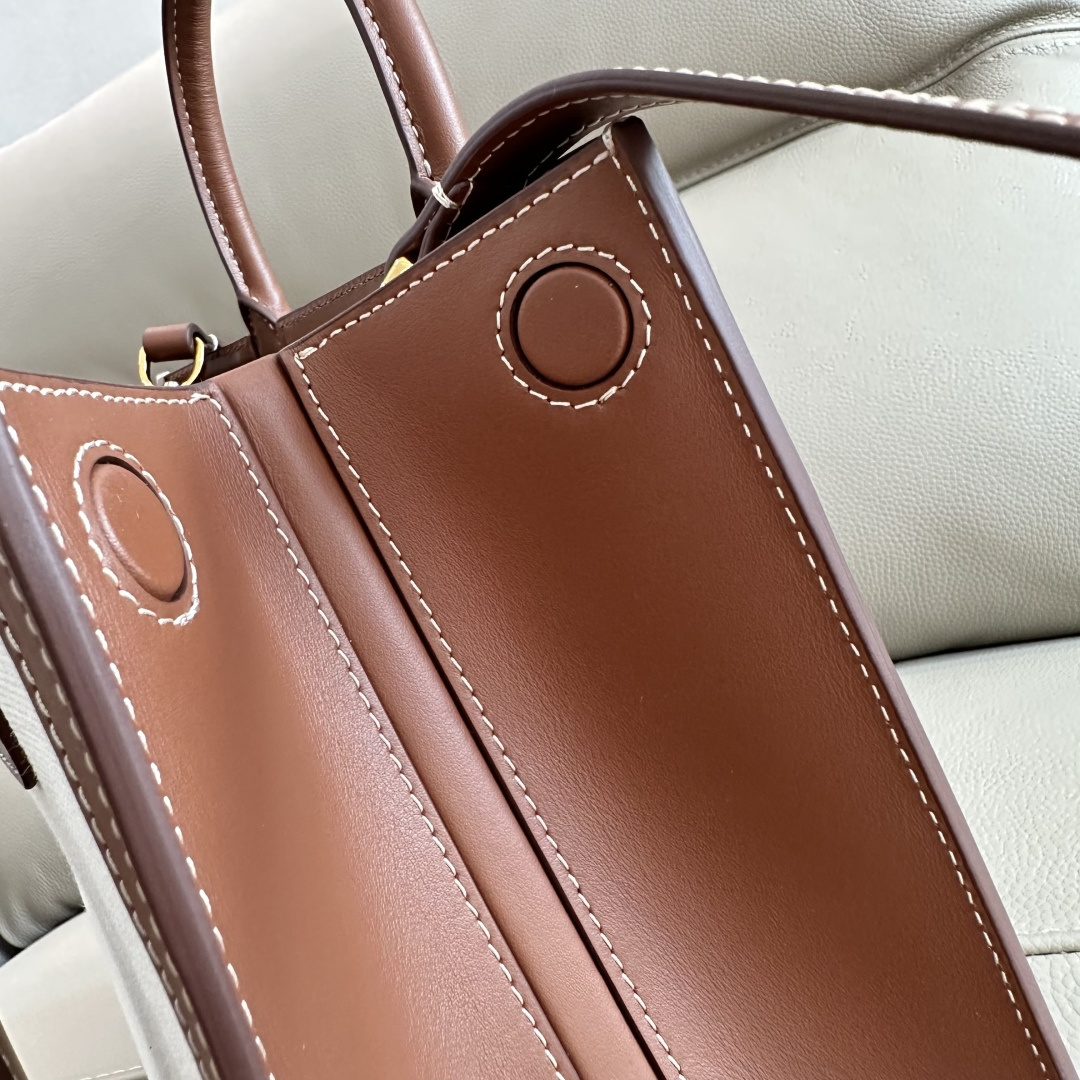 Burberry トートバッグ - イタリア製革と多機能デザイン