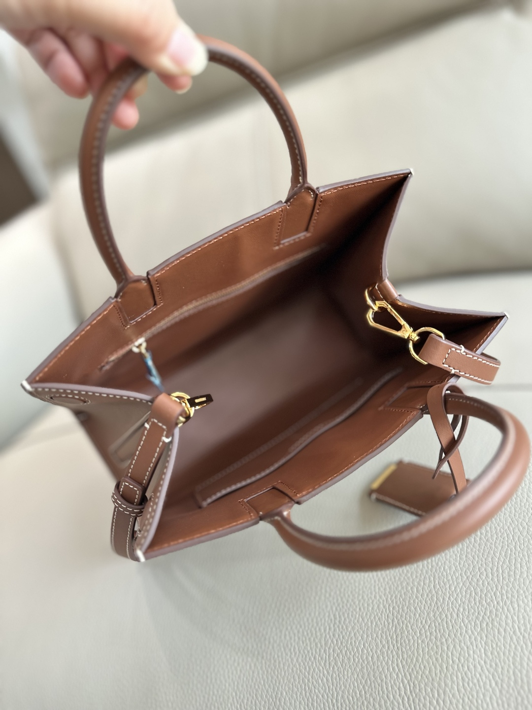 Burberry トートバッグ - イタリア製革と多機能デザイン