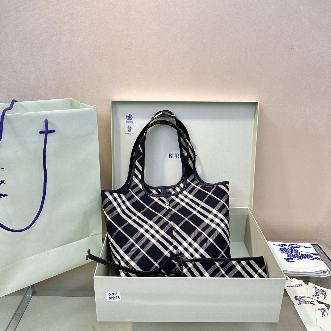 Burberry Comes with original picture box