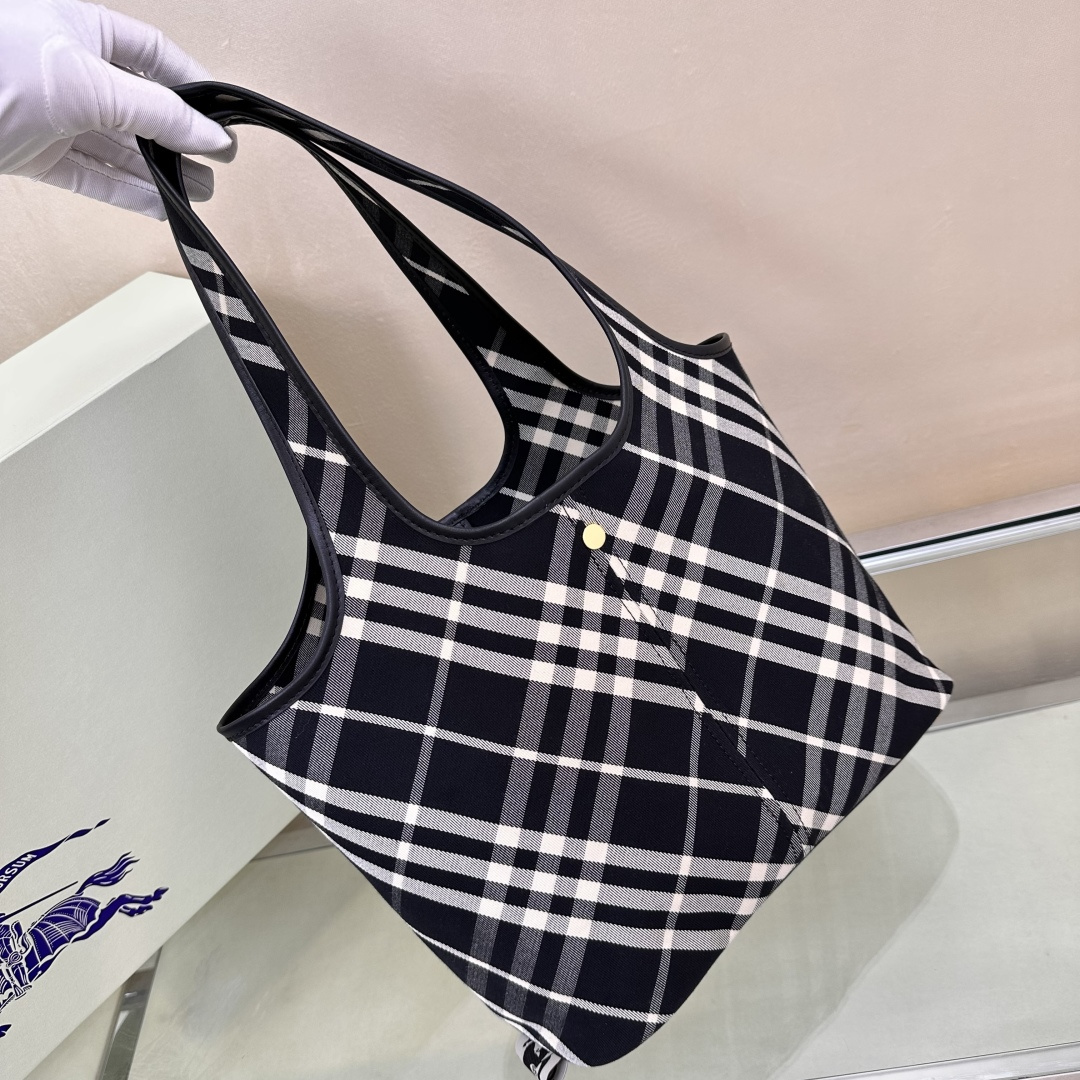 Burberry Comes with original picture box