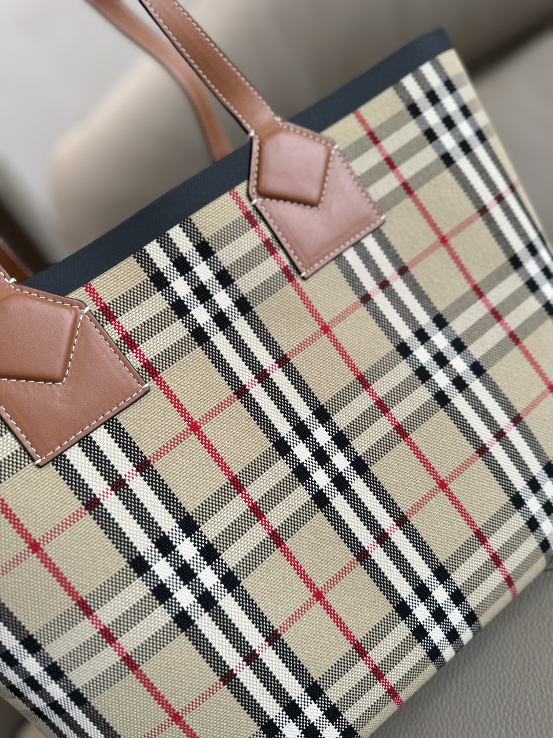 Burberry bur双面托特包