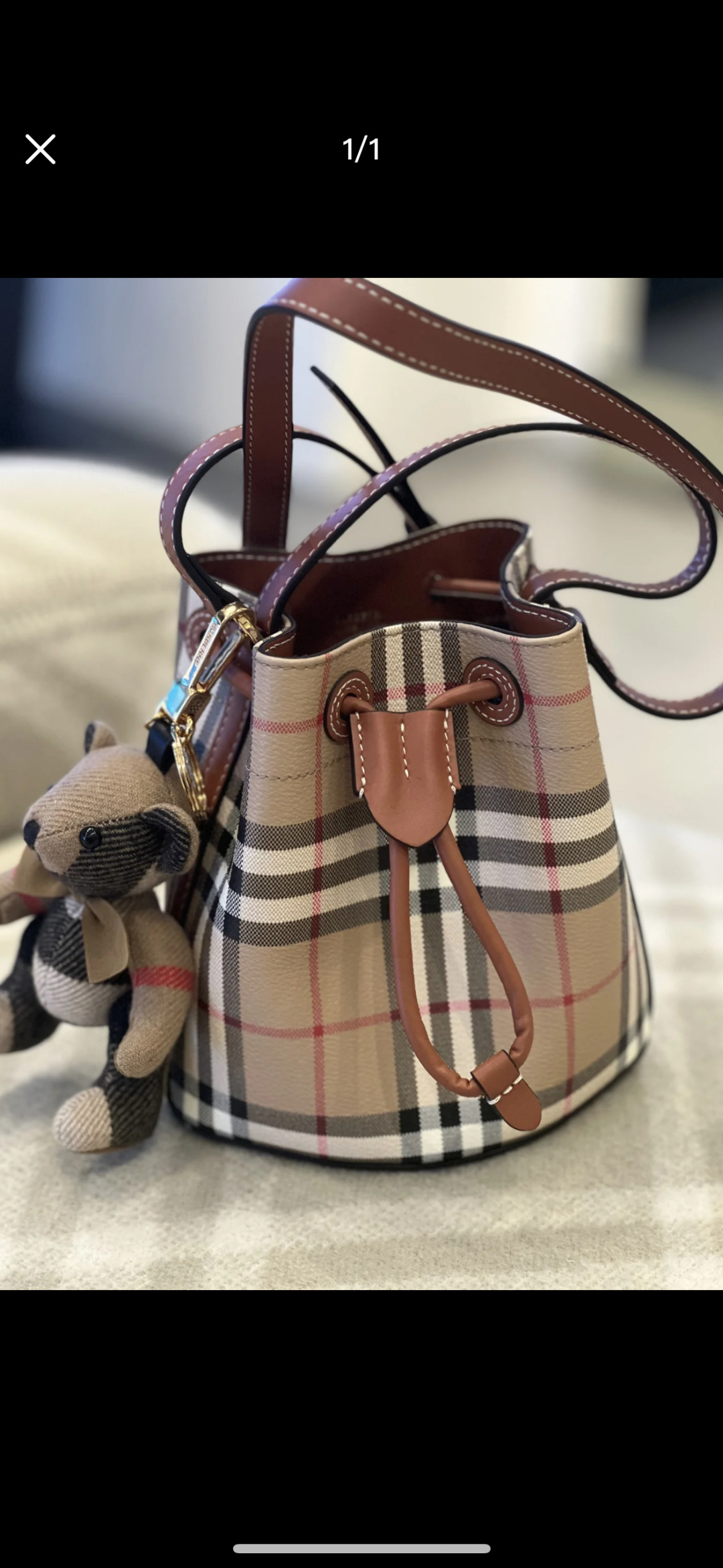 B's new color bucket bag Burberry premium bucket bag is made of environmentally friendly and easy-care materialsLightweight and durable, lightwei